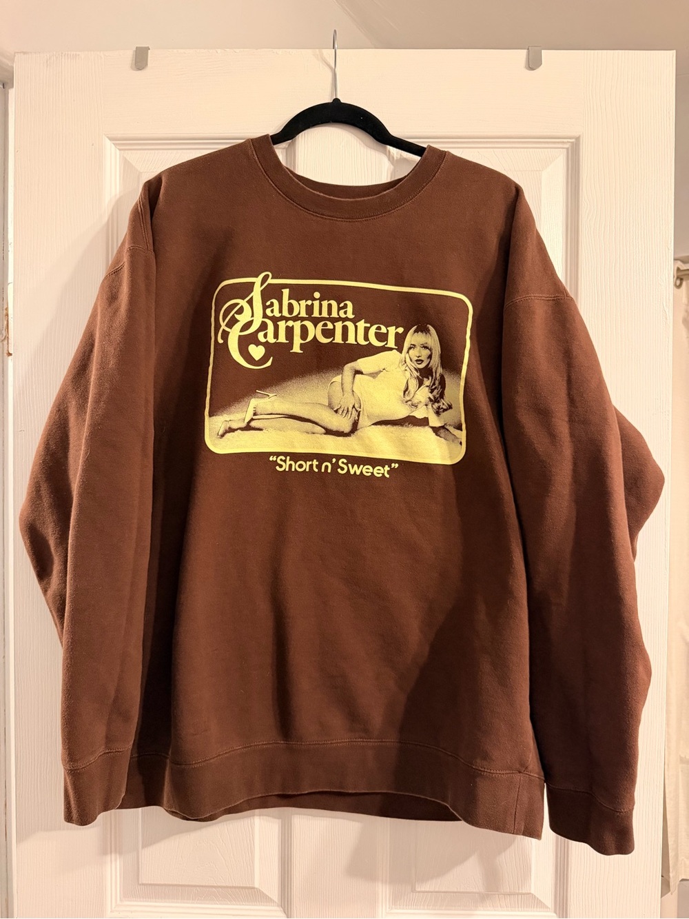 Sabrina Carpenter Short n’ Sweet Brown Crewneck Sweatshirt Size 2X - Picture 2 of 2
